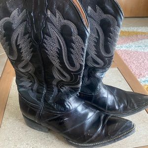 Women’s cowgirl boots